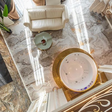 Jacuzzi Exotica Apartment Κλαϊπέντα Εξωτερικό φωτογραφία