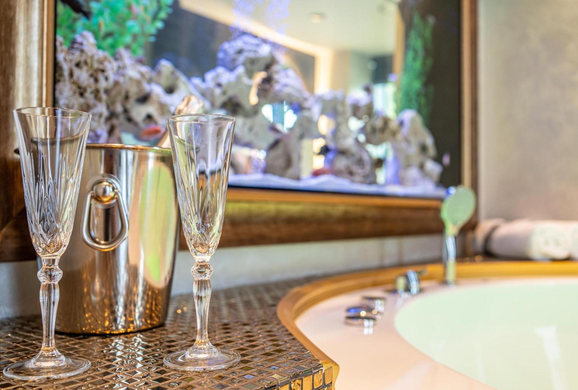 Jacuzzi Exotica Apartment Κλαϊπέντα Εξωτερικό φωτογραφία