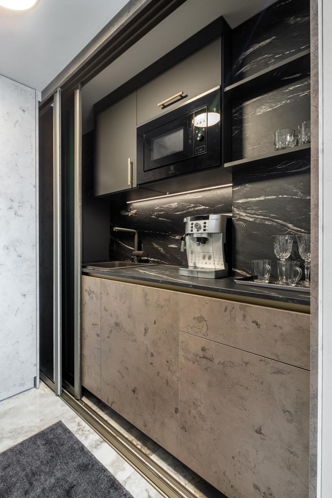 Jacuzzi Exotica Apartment Κλαϊπέντα Εξωτερικό φωτογραφία