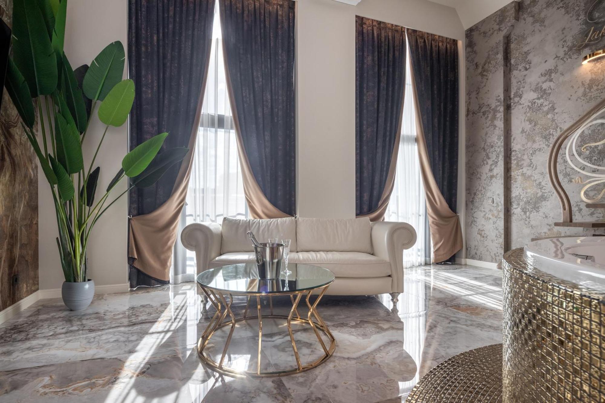 Jacuzzi Exotica Apartment Κλαϊπέντα Εξωτερικό φωτογραφία